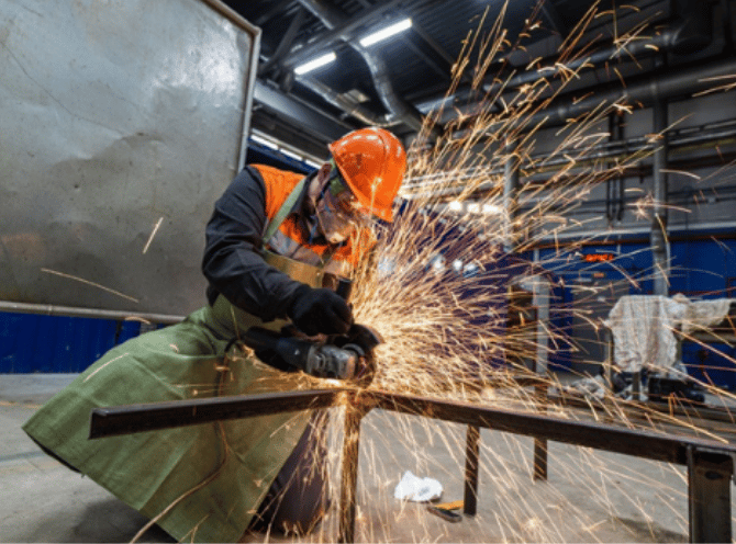 CONSTRUCTION TOOLS & PERSONAL PROTECTION EQUIPMENT